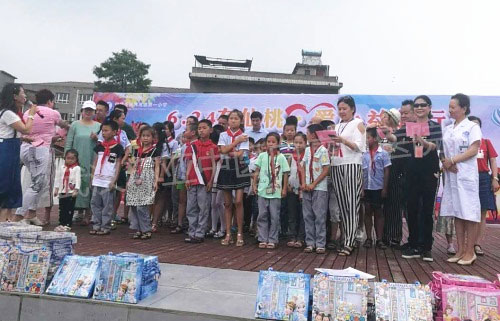 走进仙桃·湖北台携手武汉环亚关爱留守儿童